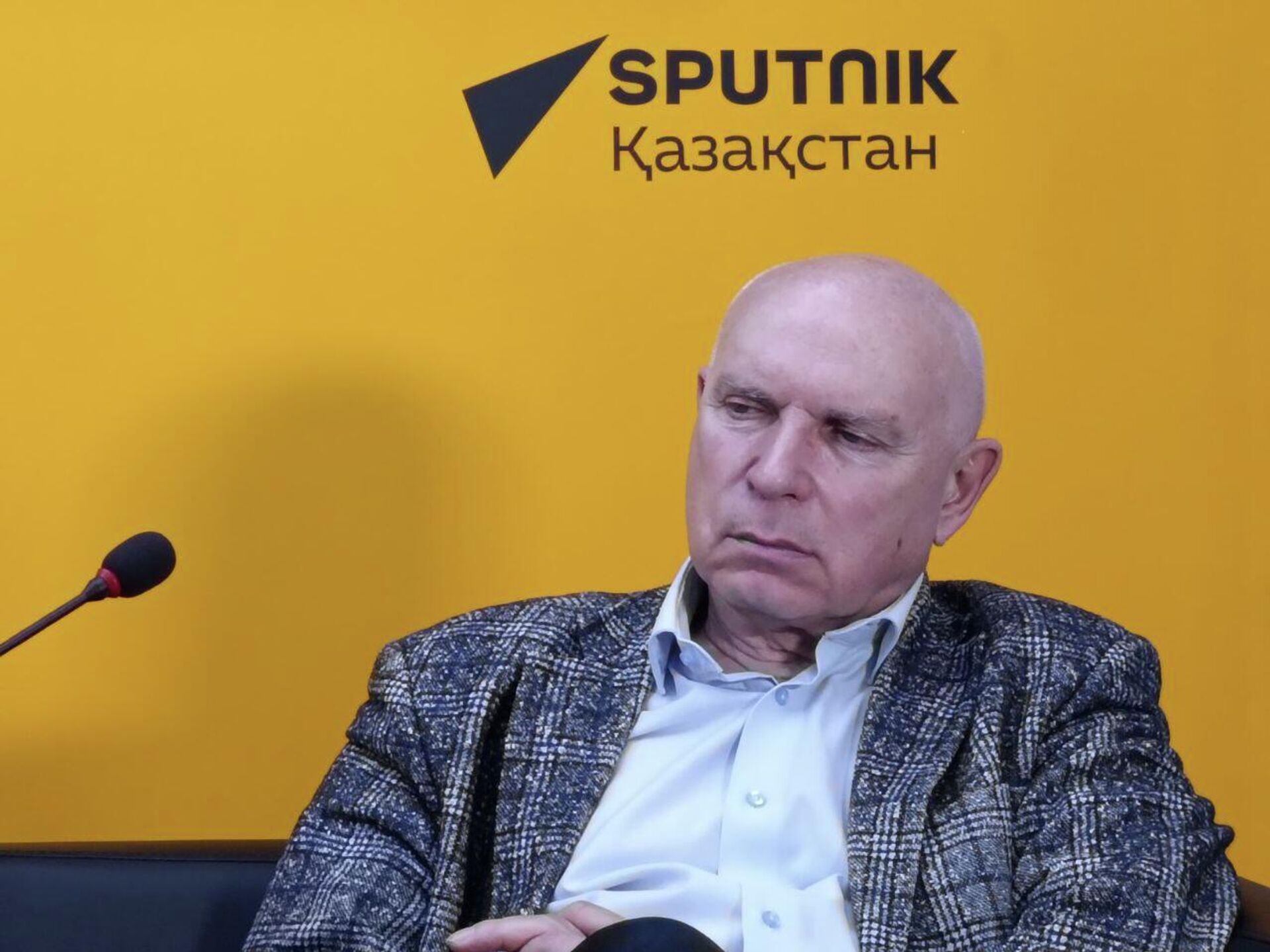 Евгений Кожокин, профессор Российского гос.гуманитарного университета - Sputnik Казахстан, 1920, 19.03.2026