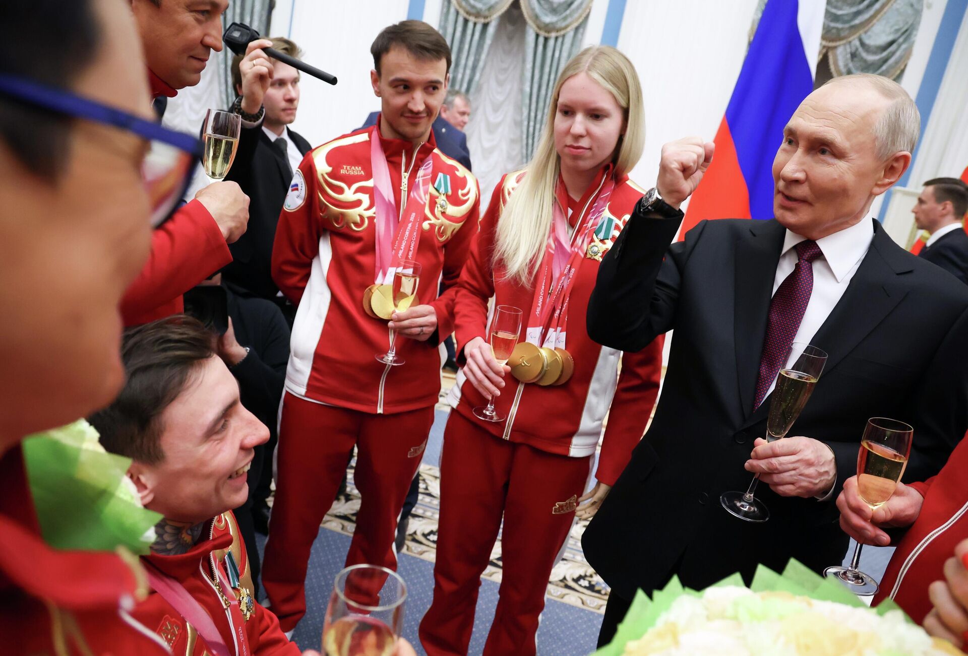 Президент РФ Владимир Путин на церемонии вручения государственных наград российским победителям и призерам XIV зимних Паралимпийских игр в Италии Президент РФ Владимир Путин на церемонии вручения государственных наград российским победителям и призерам XIV зимних Паралимпийских игр в Италии - Sputnik Казахстан, 1920, 20.03.2026