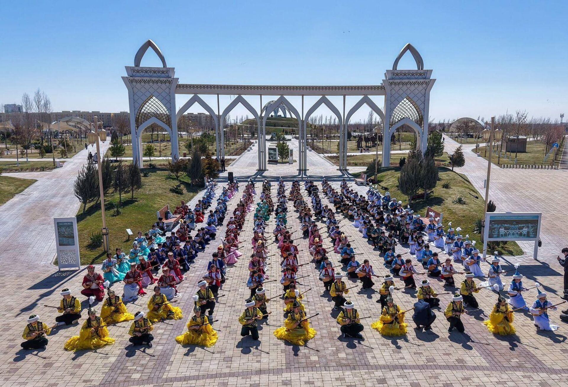 Полмиллиона детей одновременно исполнили кюй в разных регионах Казахстана - Sputnik Казахстан, 1920, 21.03.2026