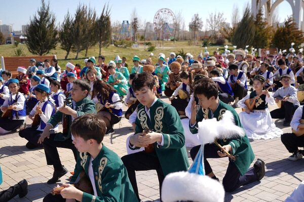 Полмиллиона детей одновременно исполнили кюй в разных регионах Казахстана - Sputnik Казахстан