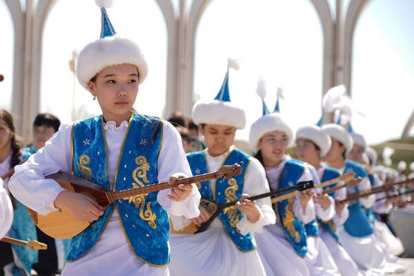 Полмиллиона детей одновременно исполнили кюй в разных регионах Казахстана - Sputnik Казахстан