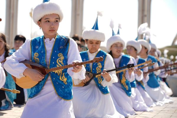 Полмиллиона детей одновременно исполнили кюй в разных регионах Казахстана - Sputnik Казахстан