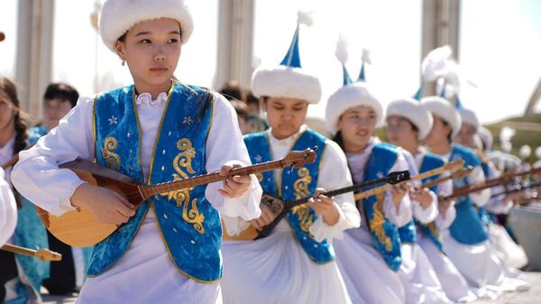 Қазақстанда Ұлттық домбыра күніне орай 2 мыңнан астам мәдени іс-шара өтеді - Sputnik Қазақстан