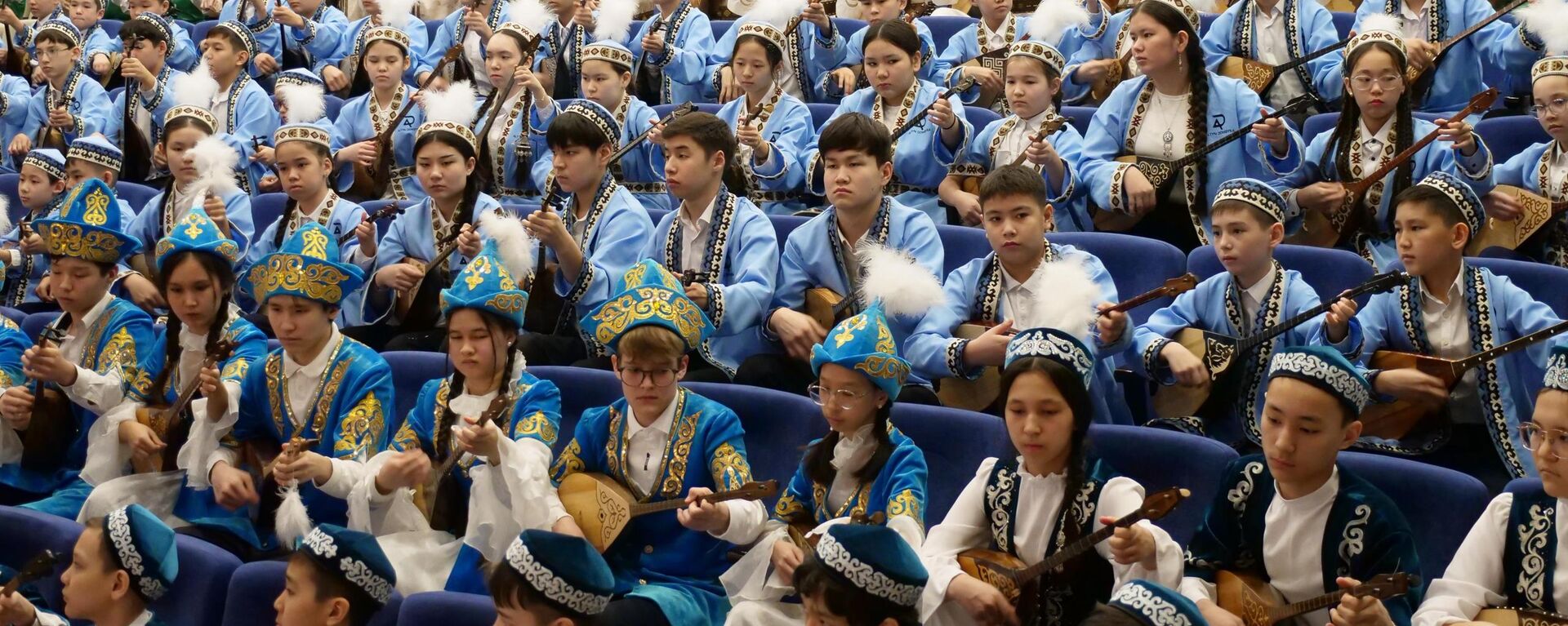 Полмиллиона детей одновременно исполнили кюй в разных регионах Казахстана - Sputnik Қазақстан, 1920, 21.03.2026