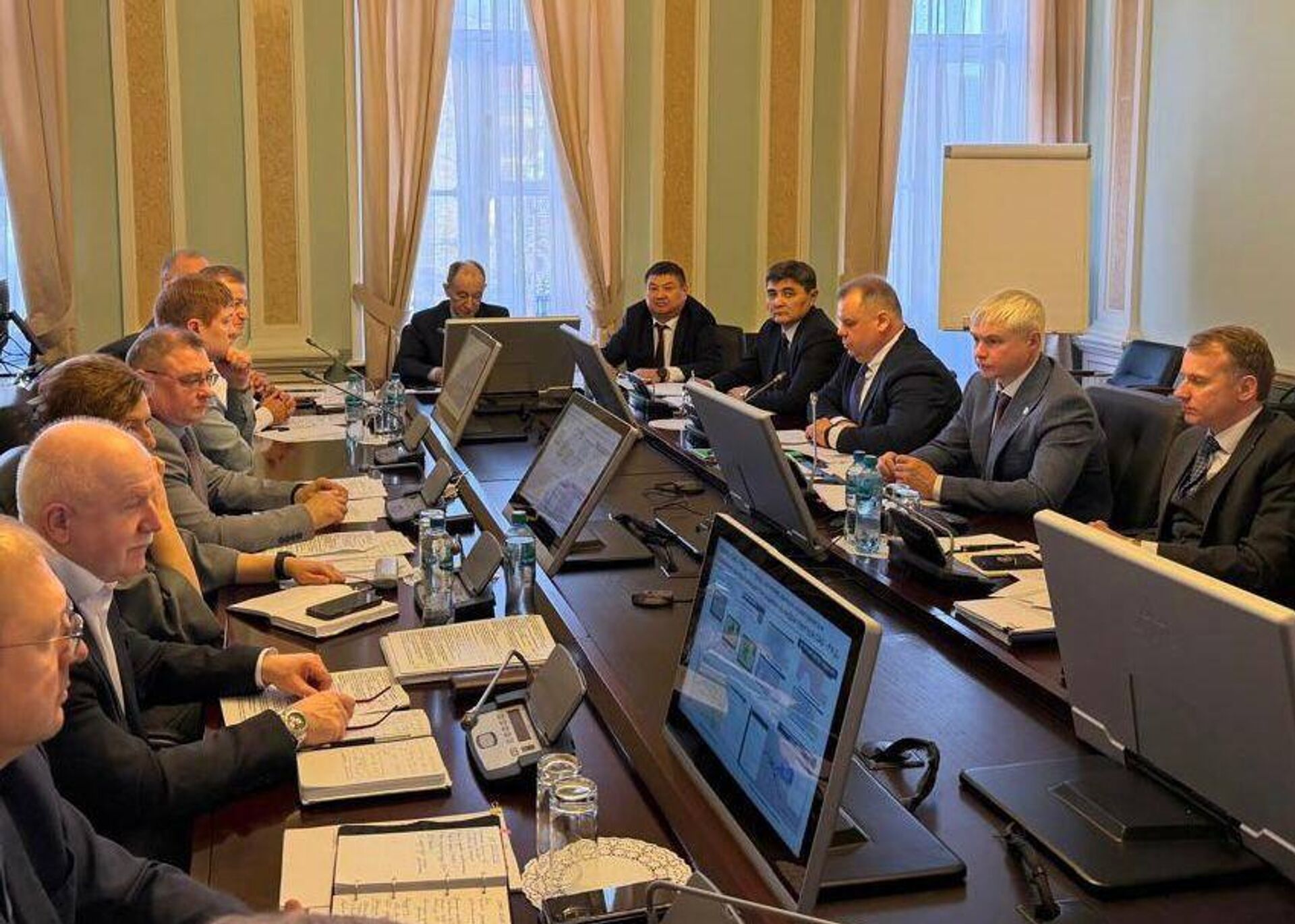 Заседание Комиссии по безопасности движения с участием представителей железнодорожных администраций стран СНГ Заседание Комиссии по безопасности движения с участием представителей железнодорожных администраций стран СНГ - Sputnik Казахстан, 1920, 21.03.2026