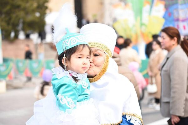 Наурыз празднуют в Алматы - Sputnik Казахстан