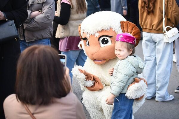 Наурыз празднуют в Алматы - Sputnik Казахстан