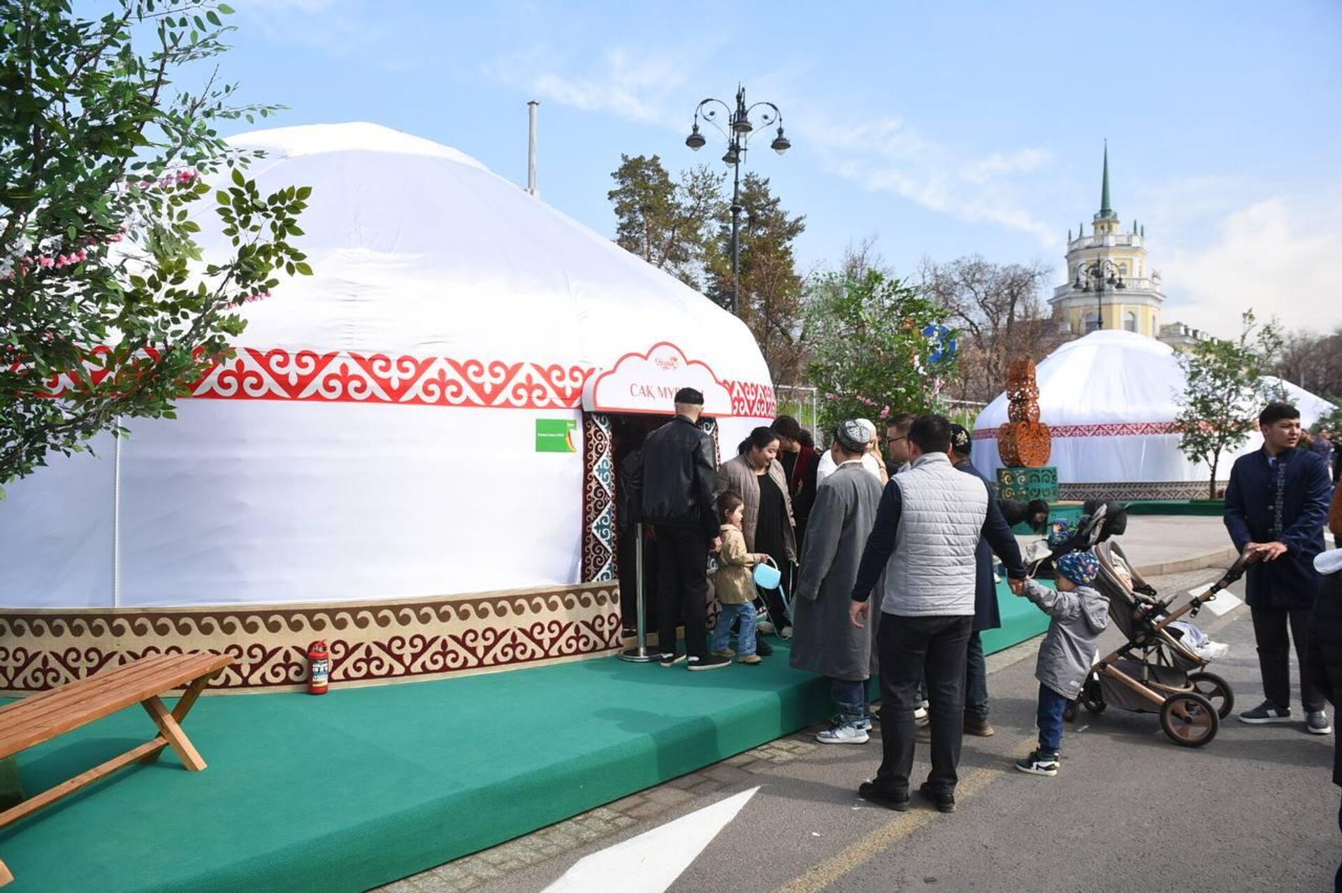 Наурыз празднуют в Алматы - Sputnik Казахстан, 1920, 21.03.2026