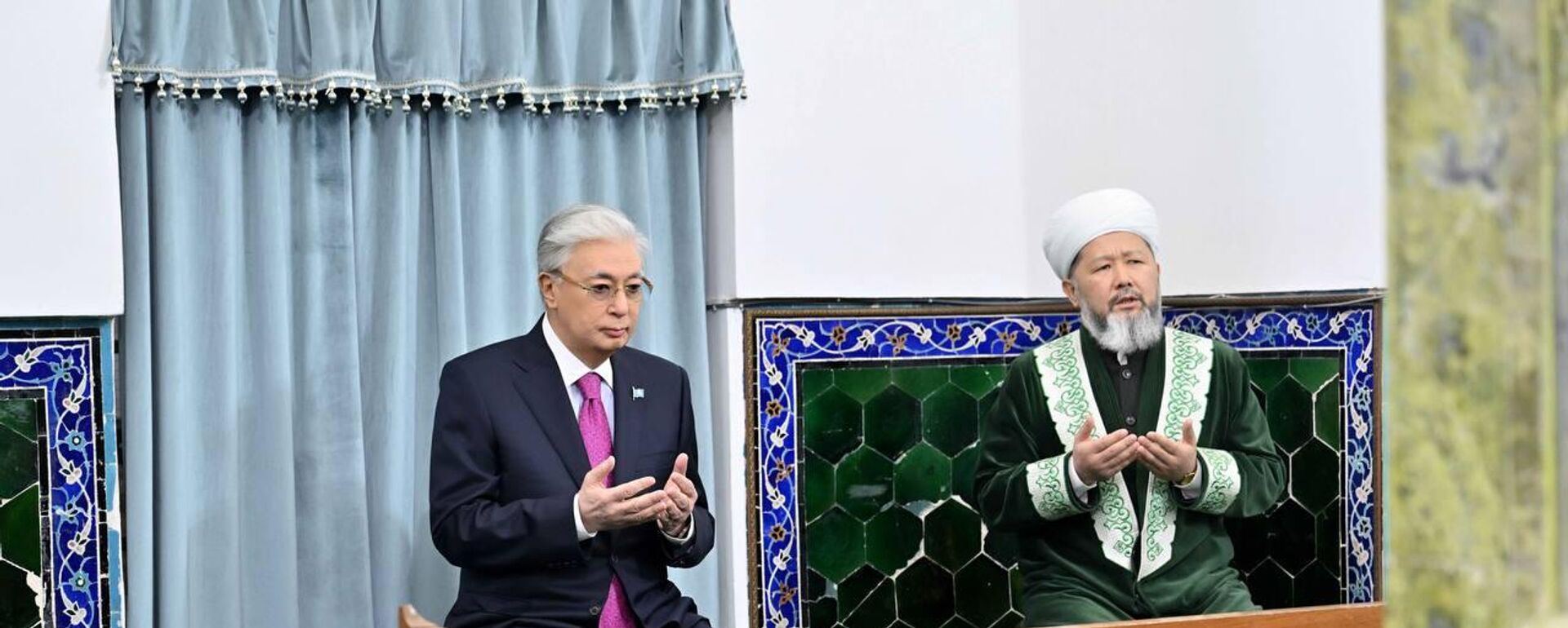 Тоқаев Қожа Ахмет Ясауи кесенесіне зиярат етті - Sputnik Қазақстан, 1920, 21.03.2026