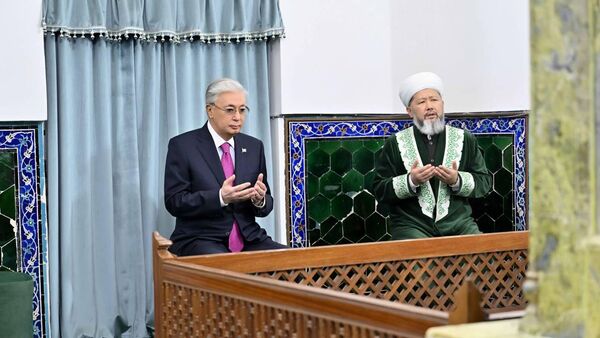 Тоқаев Қожа Ахмет Ясауи кесенесіне зиярат етті - Sputnik Қазақстан