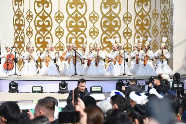 Наурыз празднуют в Алматы - Sputnik Казахстан