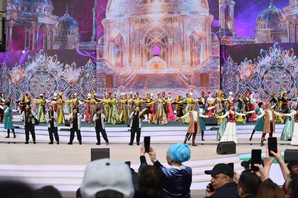 Наурыз празднуют в Алматы - Sputnik Казахстан