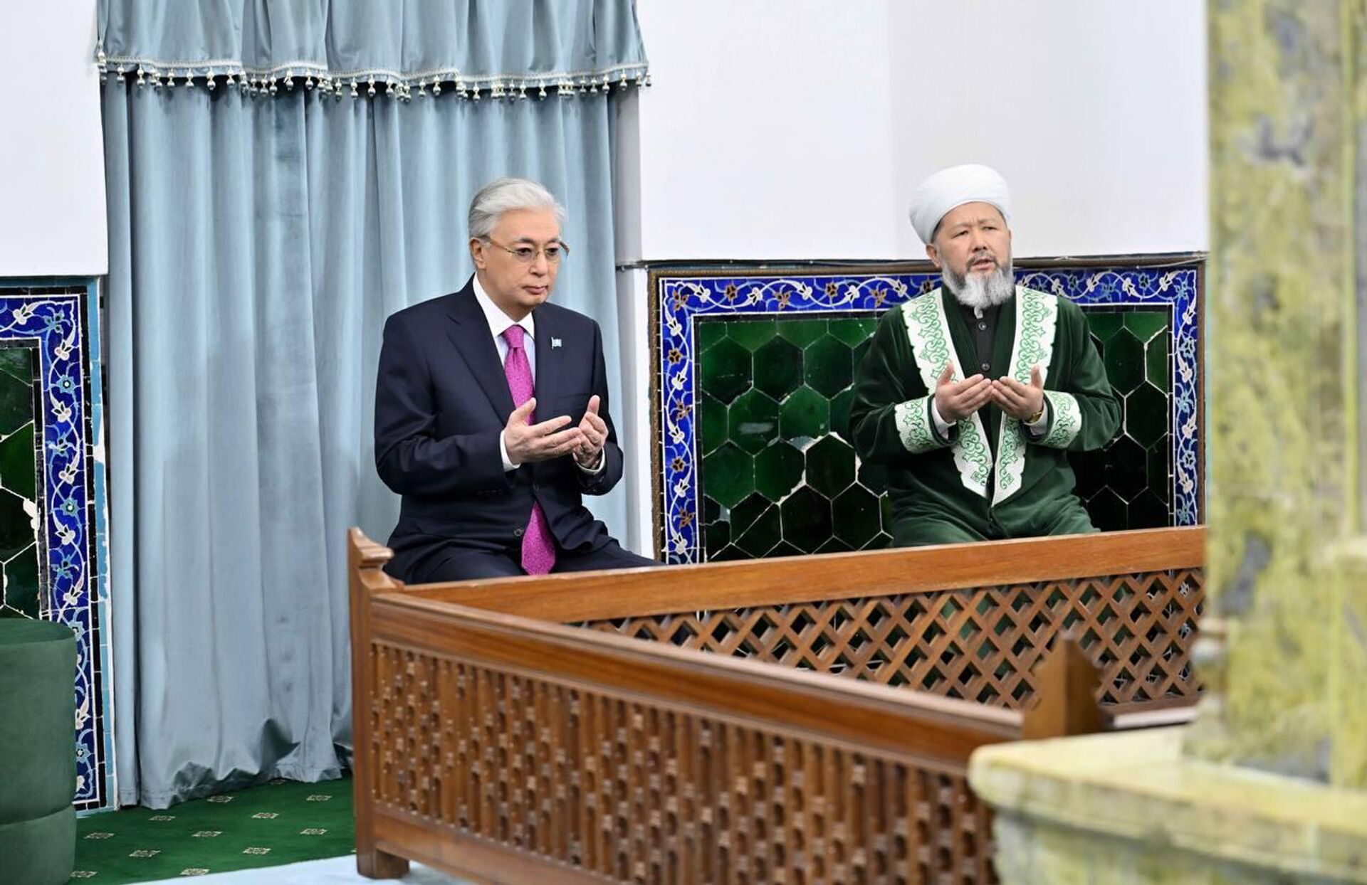 Касым-Жомарт Токаев  посетил мавзолей Ходжи Ахмеда Яссауи
 - Sputnik Казахстан, 1920, 21.03.2026