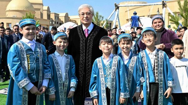 Касым-Жомарт Токаев на праздновании Наурыза в Туркестане - Sputnik Казахстан