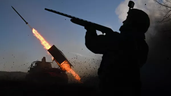 Боевая работа расчета РСЗО Град группировки войск Центр  - Sputnik Казахстан