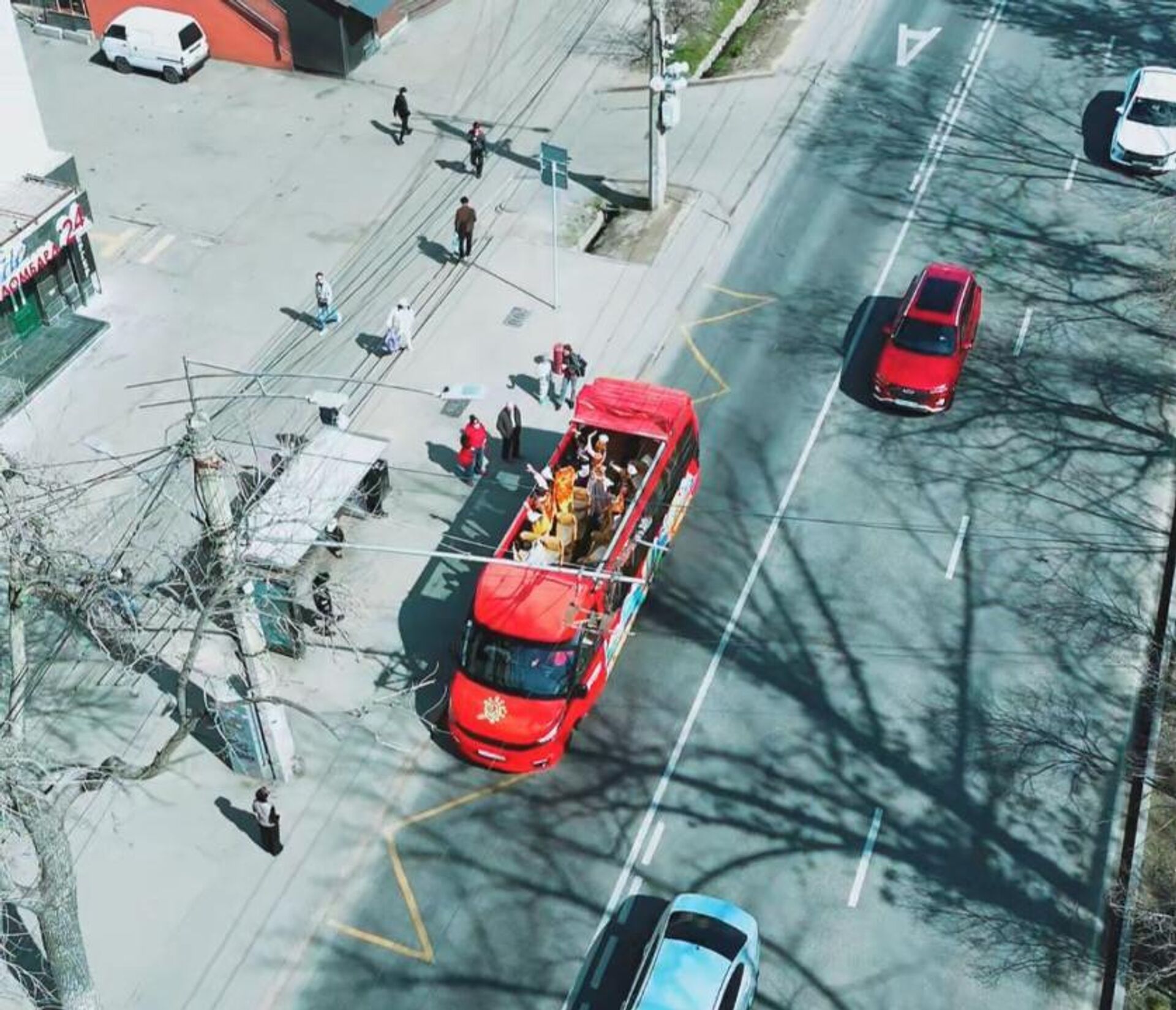 Музыкальный автобус проехал по улицам Алматы в честь Наурыза - Sputnik Казахстан, 1920, 23.03.2026