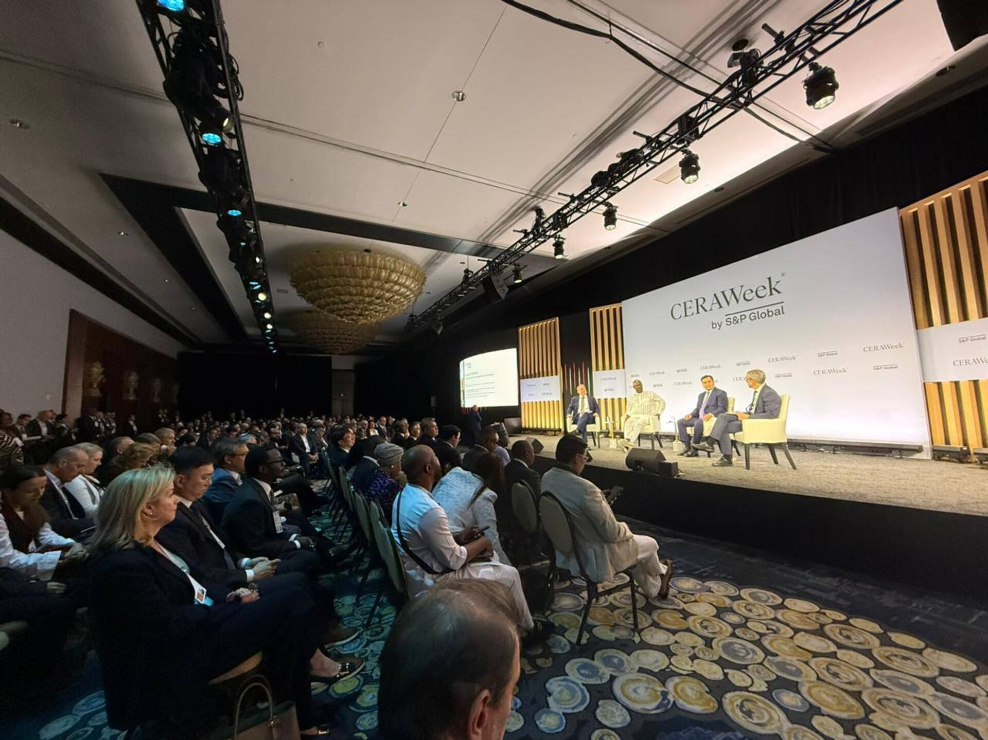 Министр энергетики Казахстана Ерлан Аккенженов принял участие в международной энергетической конференции CERAWeek - Sputnik Казахстан, 1920, 25.03.2026