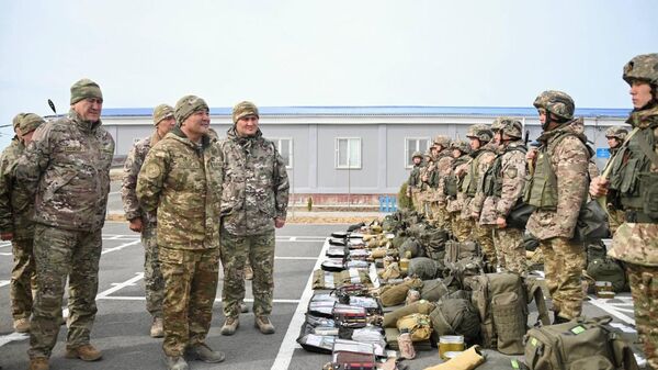 Қорғаныс министрінің бірінші орынбасары - Бас штаб бастығы генерал-лейтенант Қаныш Әбубәкіров Әскери-теңіз күштерінің жауынгерлік, техникалық және жедел әзірлігін жан-жақты тексерді - Sputnik Қазақстан