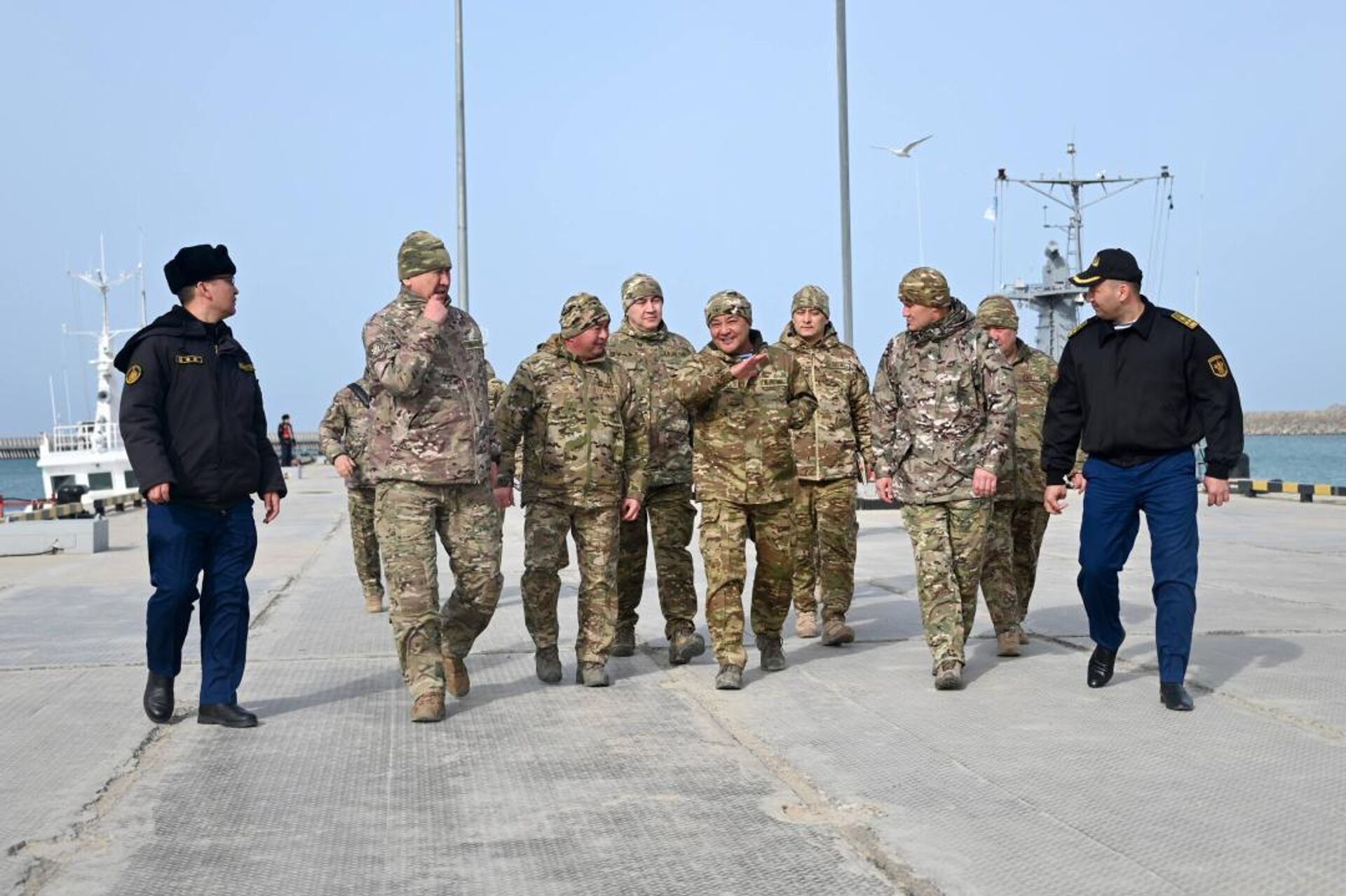 Начальник Генерального штаба проверил боеготовность кораблей Военно-морских сил Казахстана - Sputnik Казахстан, 1920, 25.03.2026