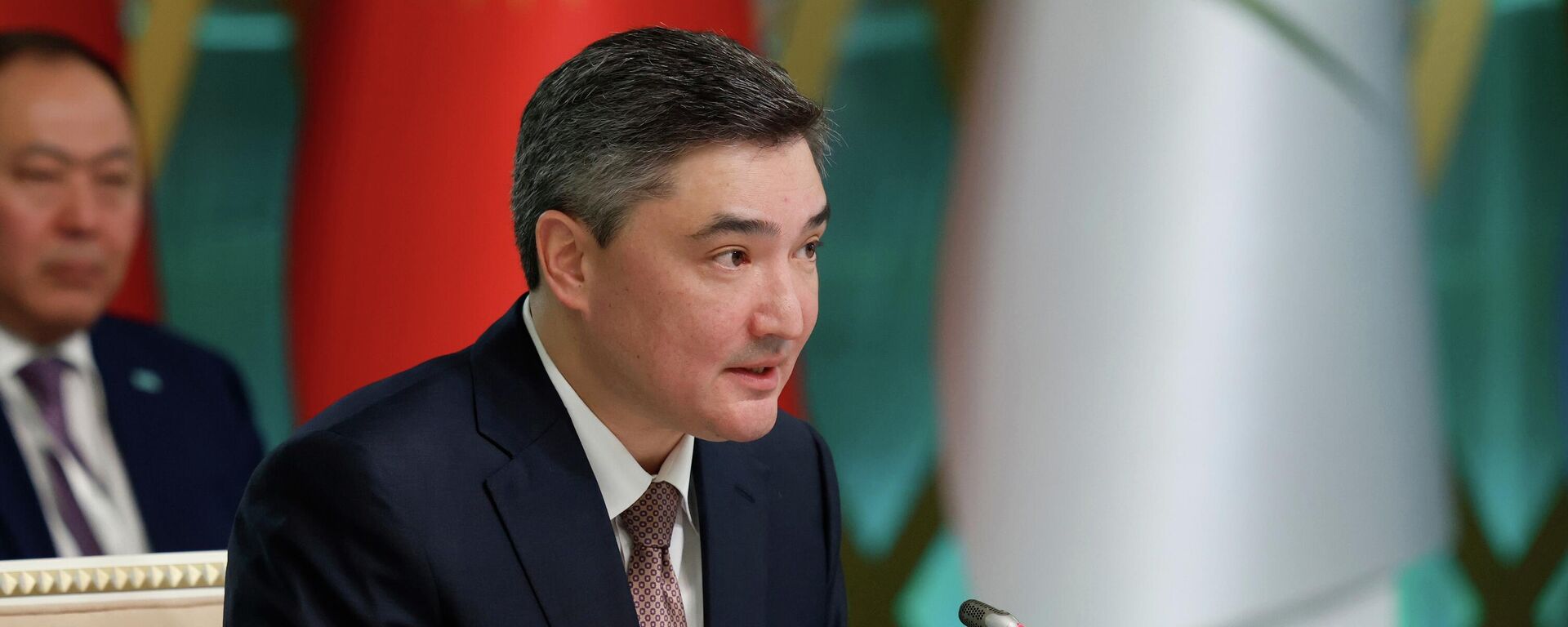Премьер-министр Казахстана Олжас Бектенов - Sputnik Казахстан, 1920, 27.03.2026