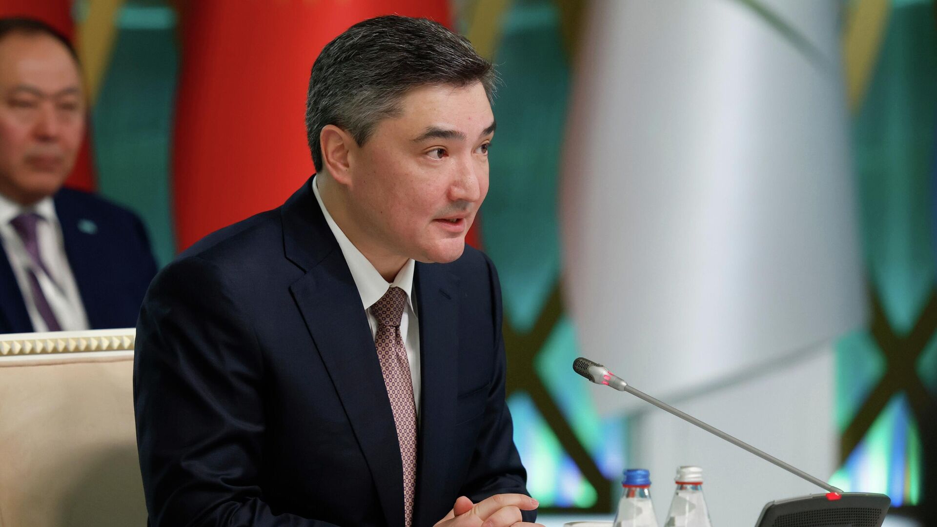 Премьер-министр Казахстана Олжас Бектенов Премьер-министр Казахстана Олжас Бектенов - Sputnik Казахстан, 1920, 27.03.2026
