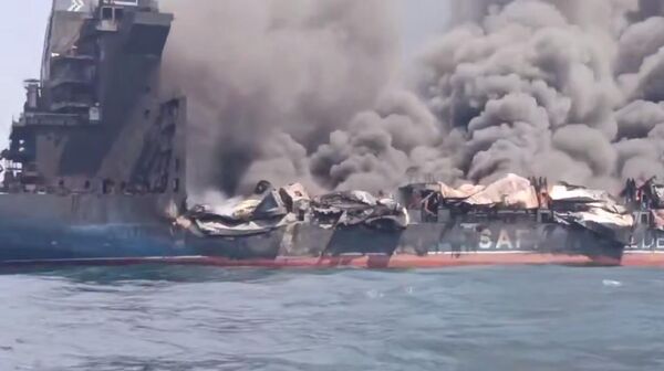 Иран уничтожил в Ормузском проливе еще один нефтяной танкер  - Sputnik Казахстан