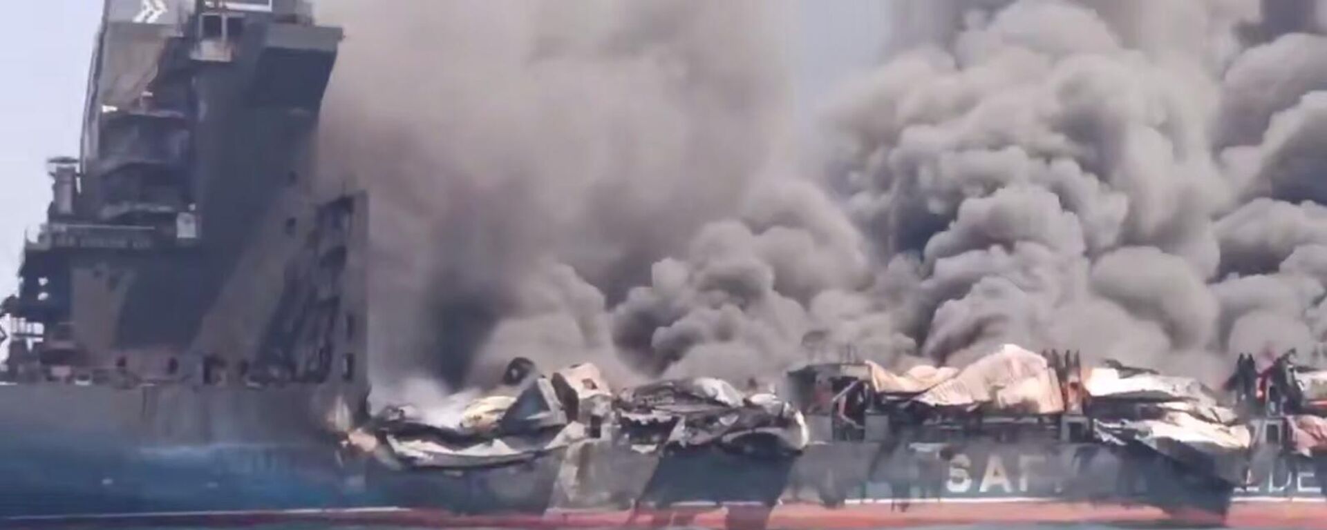 Иран уничтожил в Ормузском проливе еще один нефтяной танкер  - Sputnik Казахстан, 1920, 27.03.2026