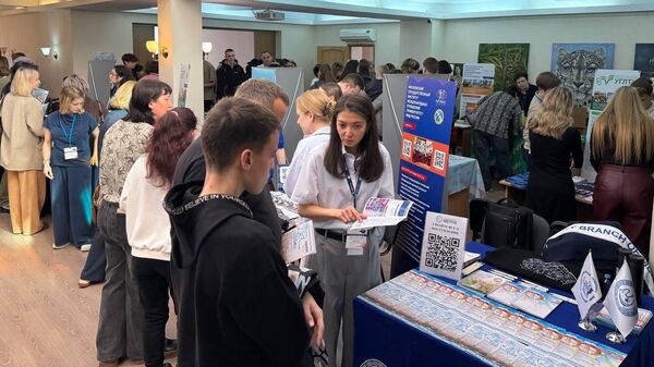  Выставка российских вузов Учись в России в Астане
 - Sputnik Қазақстан