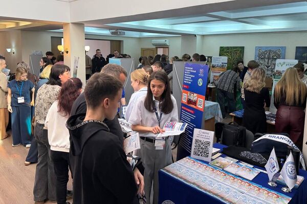  Выставка российских вузов Учись в России в Астане
 - Sputnik Казахстан