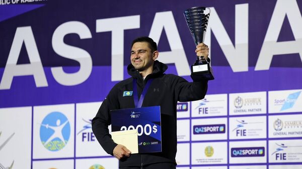  Семсерлесуші Руслан Курбанов Қазақстанда алғаш рет өтіп жатқан әлем кубогының күміс жүлдегері атанды - Sputnik Қазақстан