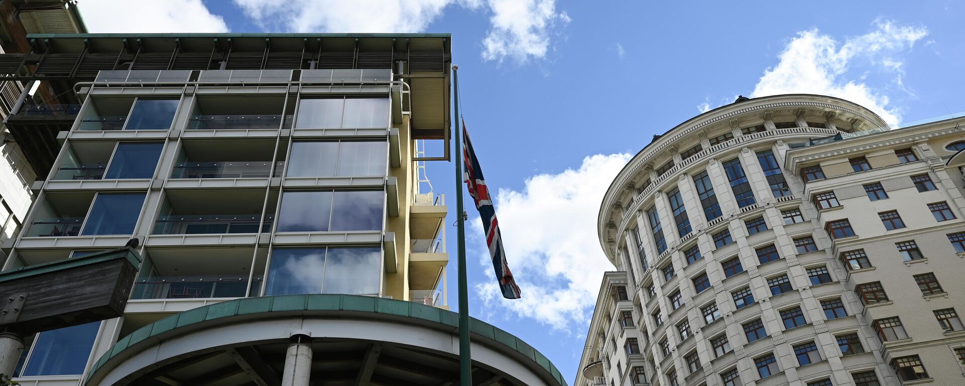 Здание посольства Соединенного королевства Великобритании и Северной Ирландии у площади ЛНР в Москве Здание посольства Соединенного королевства Великобритании и Северной Ирландии у площади ЛНР в Москве - Sputnik Казахстан, 1920, 30.03.2026