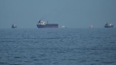 Нефтяные танкеры и грузовые суда в Ормузском проливе, архивное фото