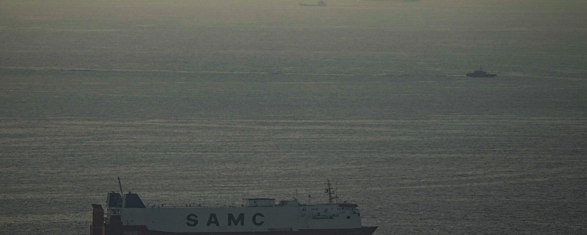 Нефтяные танкеры и грузовые суда в Ормузском проливе, архивное фото - Sputnik Казахстан, 1920, 17.04.2026