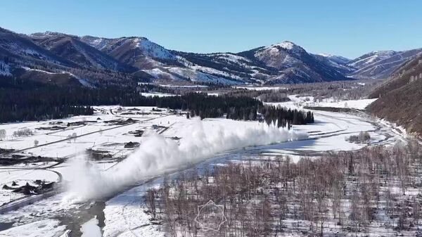 В Восточно-Казахстанской области на реке Бухтарма в преддверии паводкового сезона провели взрывные работы - Sputnik Казахстан