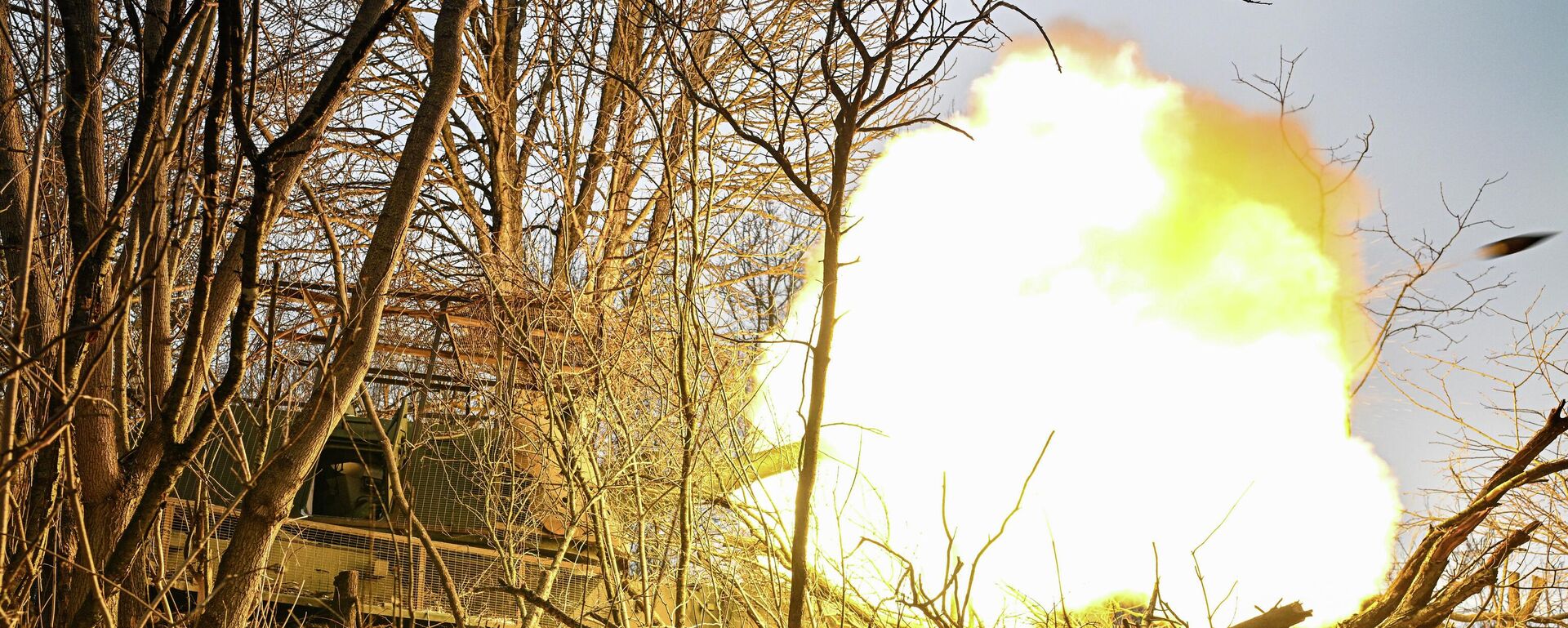 Работа артиллерийского расчета САУ 2С3 Акация, архивное фото - Sputnik Казахстан, 1920, 01.04.2026