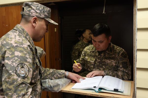 В казахстанской армии создадут подразделения для полевого тестирования формы и экипировки - Sputnik Казахстан