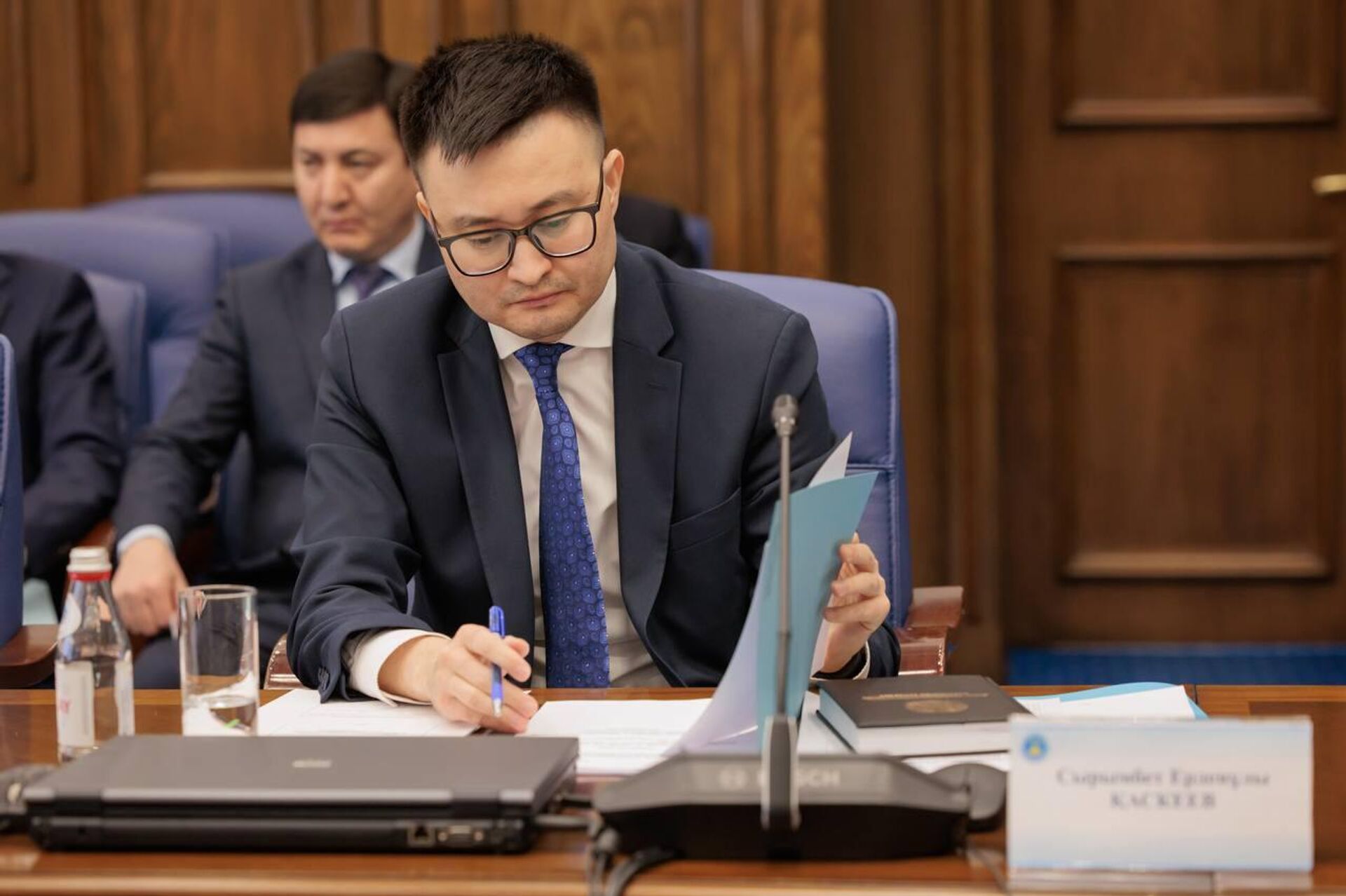 Ежегодное заседание Комиссии по мониторингу за расходованием средств из Нацфонда прошло в ВАП  - Sputnik Казахстан, 1920, 01.04.2026