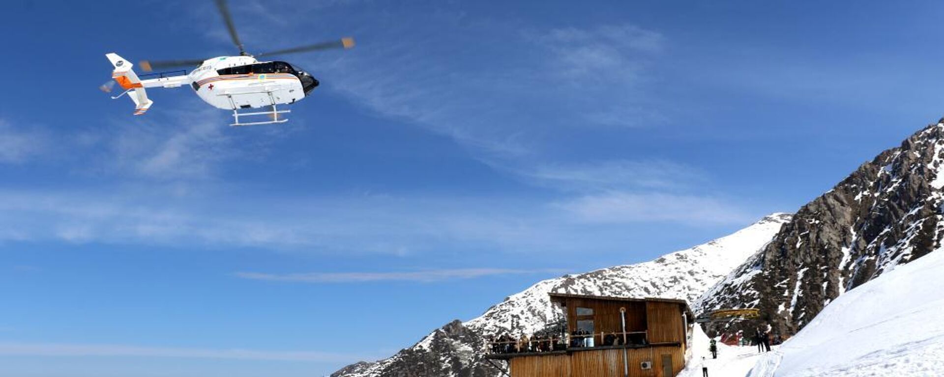 В Алматы отработали учение по спасению туристов из-под лавин с применением авиации МЧС - Sputnik Казахстан, 1920, 01.04.2026