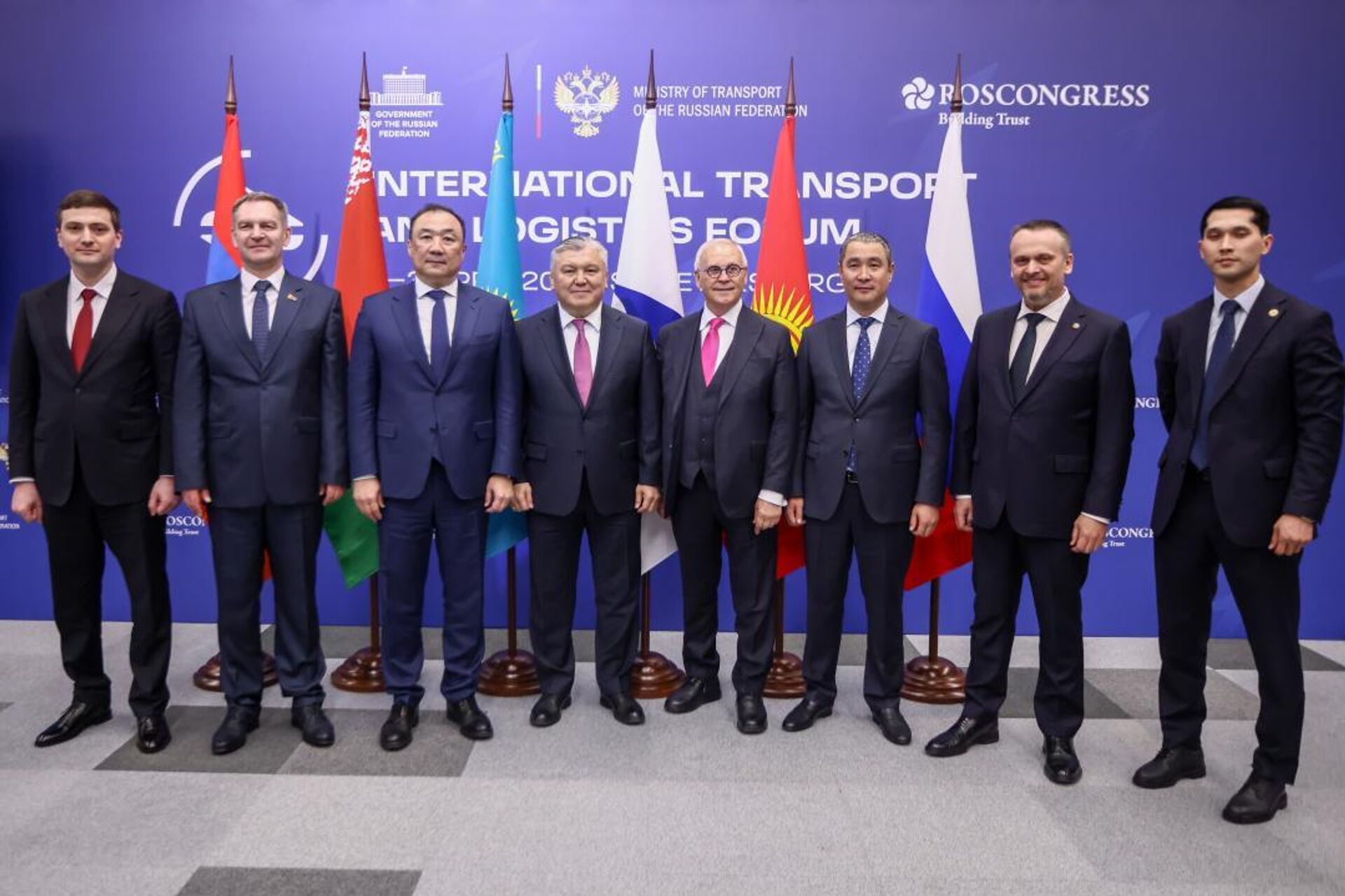 Казахстанская делегация на Международном транспортно-логистическом форуме в Санкт-Петербурге - Sputnik Казахстан, 1920, 02.04.2026