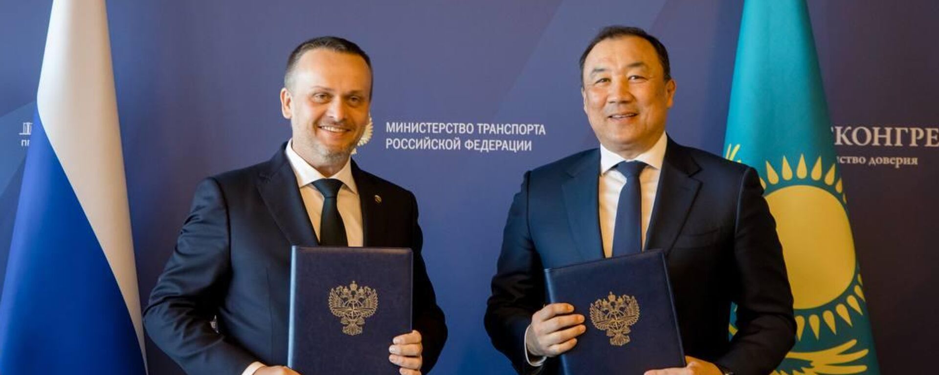 Министры транспорта России и Казахстана Андрей Никитин и Нурлан Сауранбаев - Sputnik Казахстан, 1920, 02.04.2026