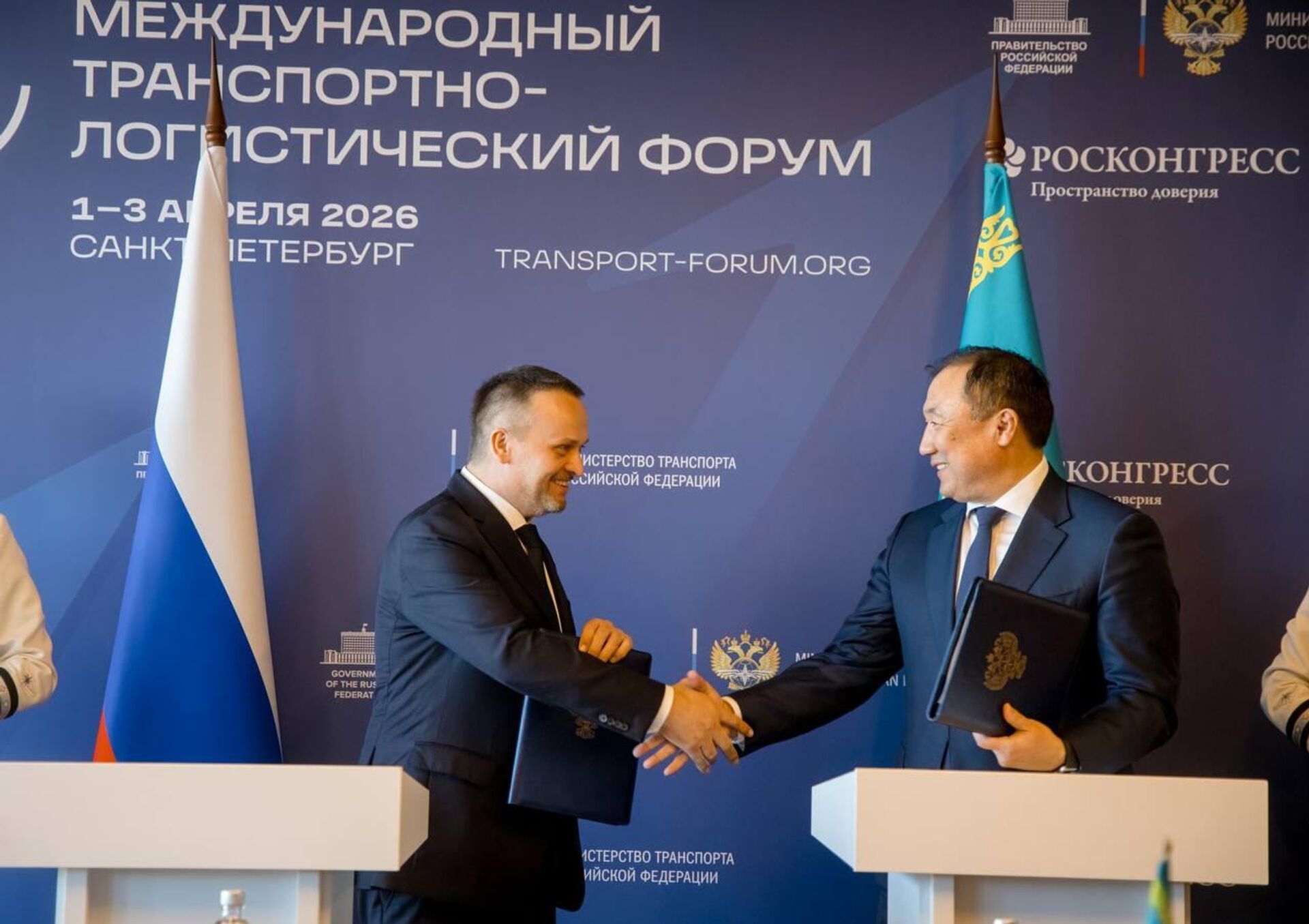 Министры транспорта России и Казахстана Андрей Никитин и Нурлан Сауранбаев - Sputnik Казахстан, 1920, 02.04.2026