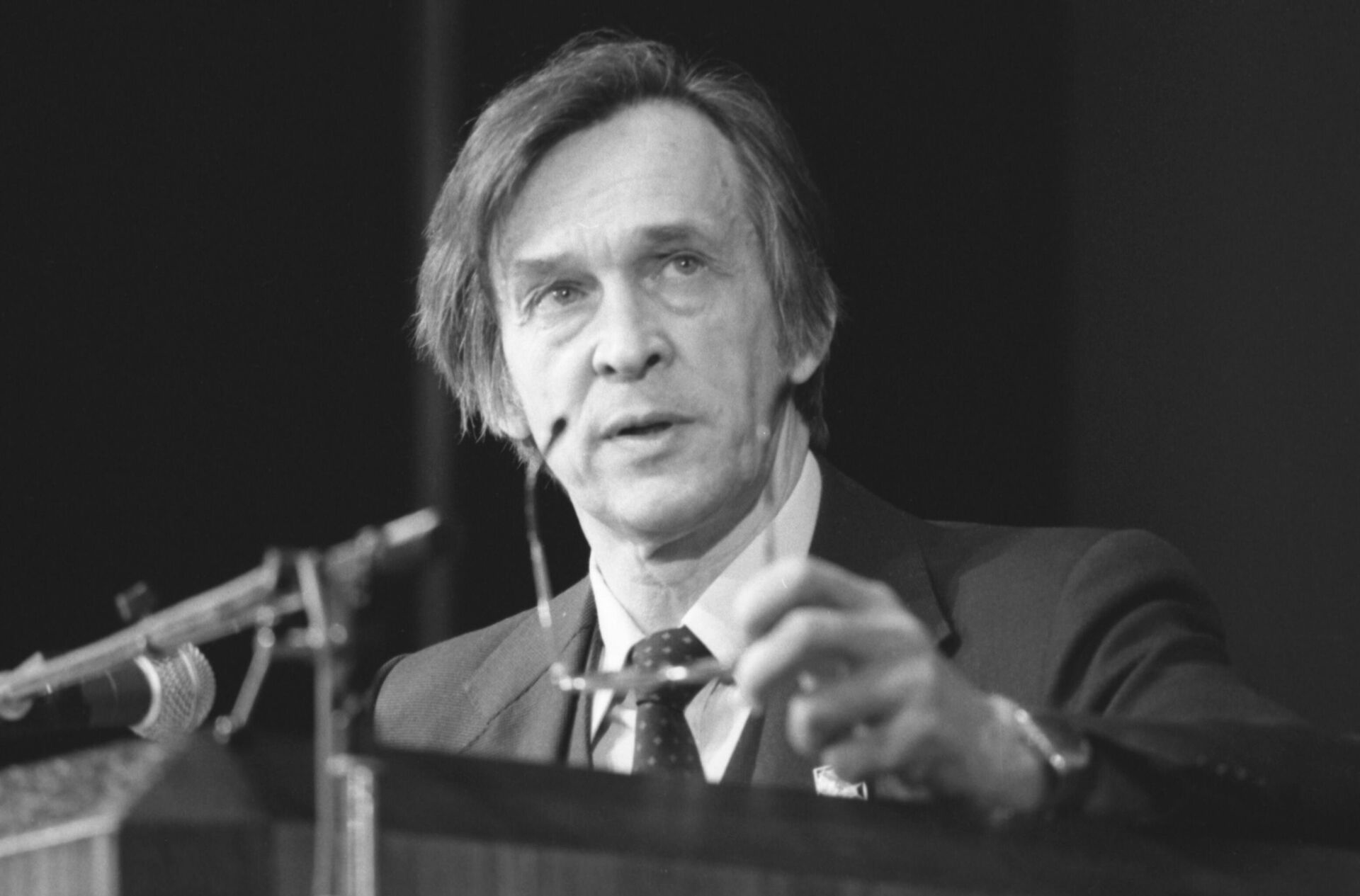 Валентин Фалин на Всесоюзной конференции Врачи за предотвращение ядерной войны  - Sputnik Казахстан, 1920, 02.04.2026