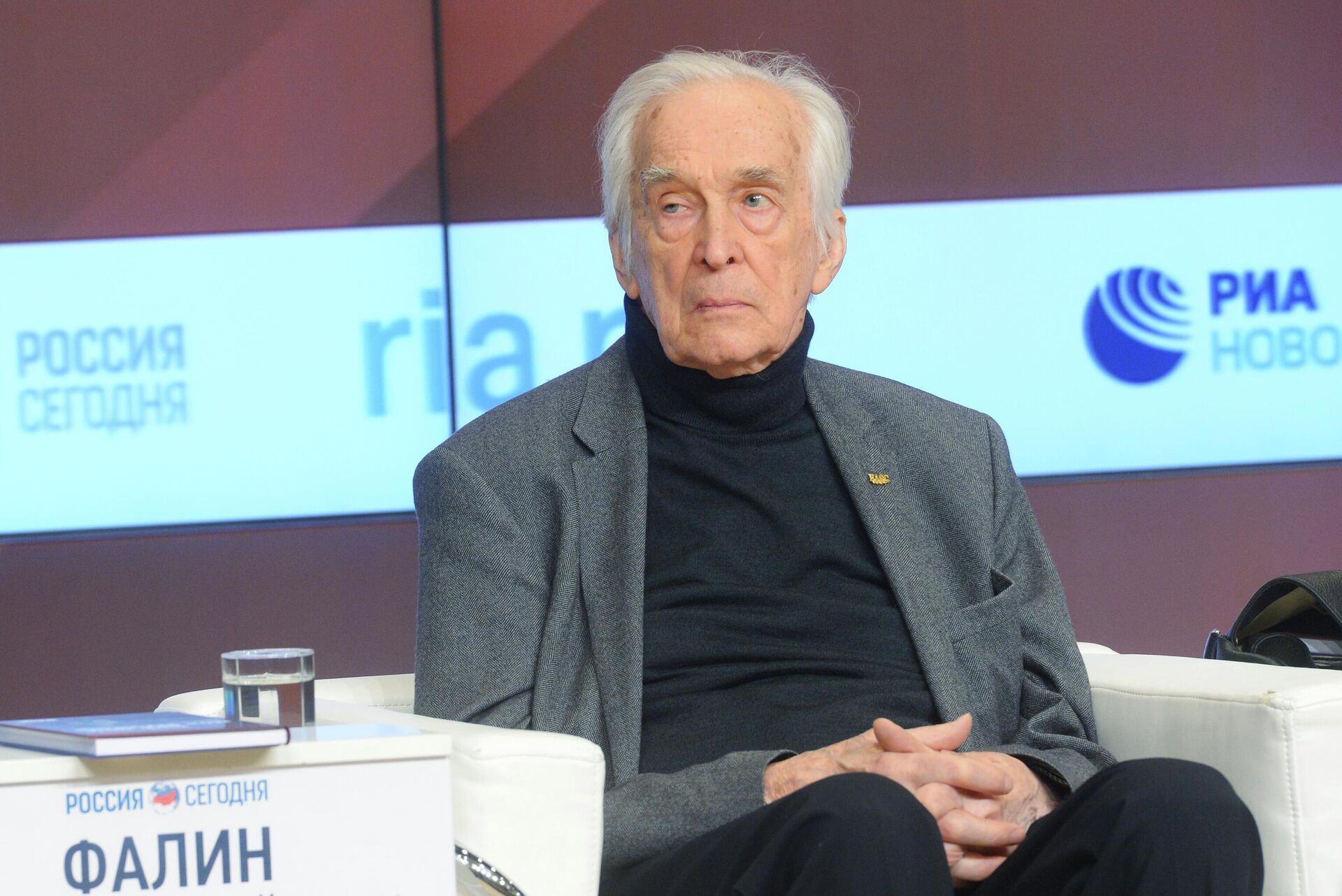 Валентин Фалин на международной научной конференции на тему: VIII Зиновьевские чтения Александр Зиновьев и 100-летие Великой русской революции - Sputnik Казахстан, 1920, 02.04.2026