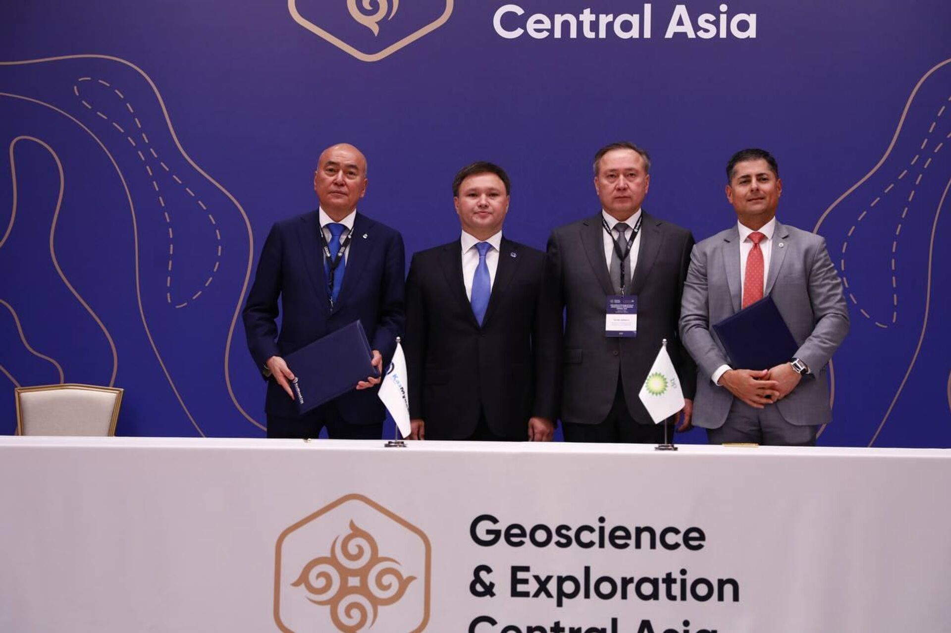 КазМунайГаз и British Petroleum подписали соглашения - Sputnik Казахстан, 1920, 02.04.2026