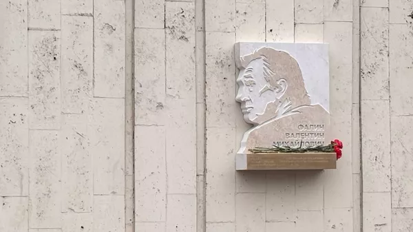 Мемориальную доску к 100-летию главы агентства 