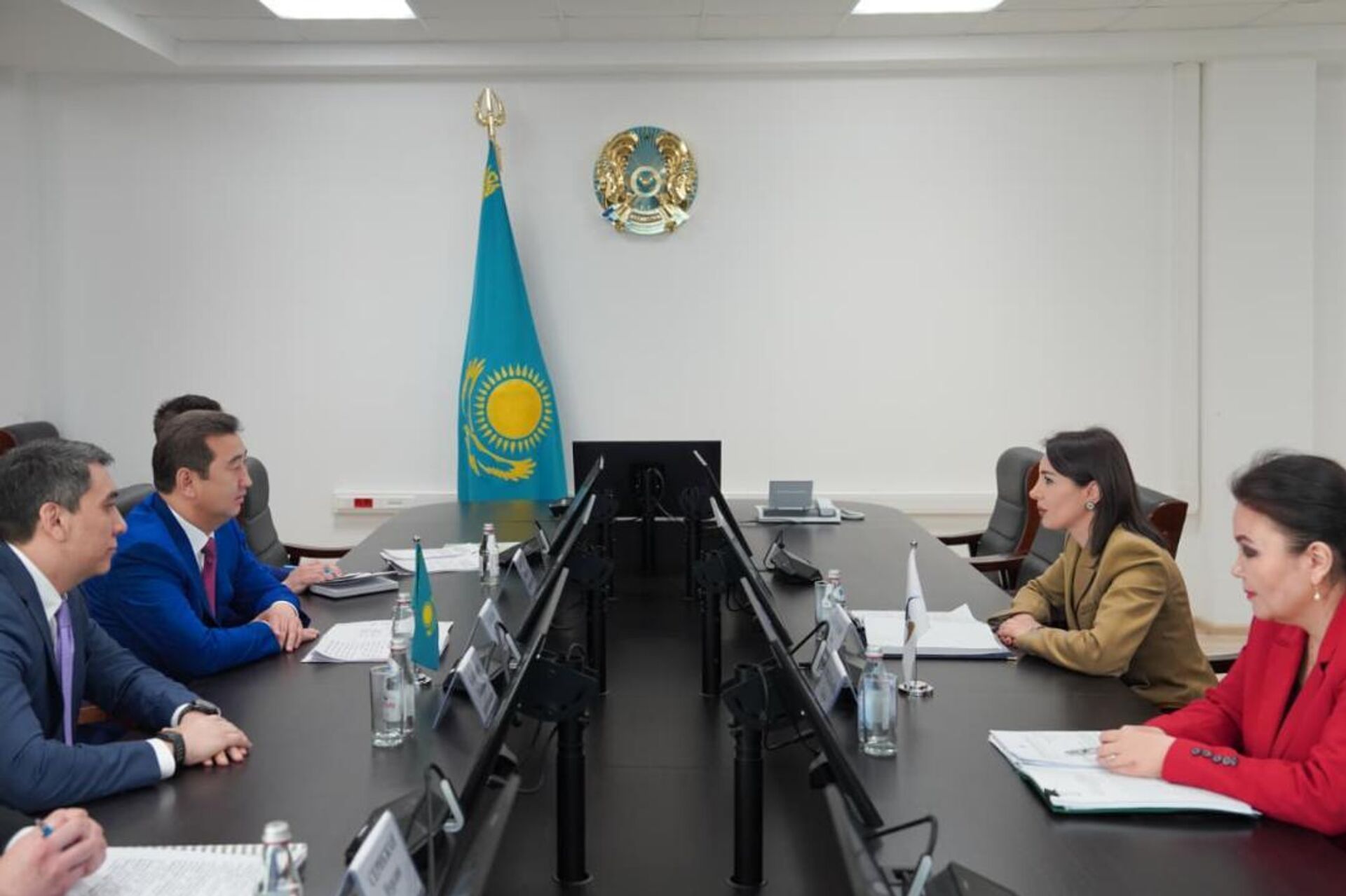 Глава Минсельхоза Казахстана Айдарбек Сапаров встретился с министром ЕЭК Гоар Барсегян - Sputnik Қазақстан, 1920, 02.04.2026