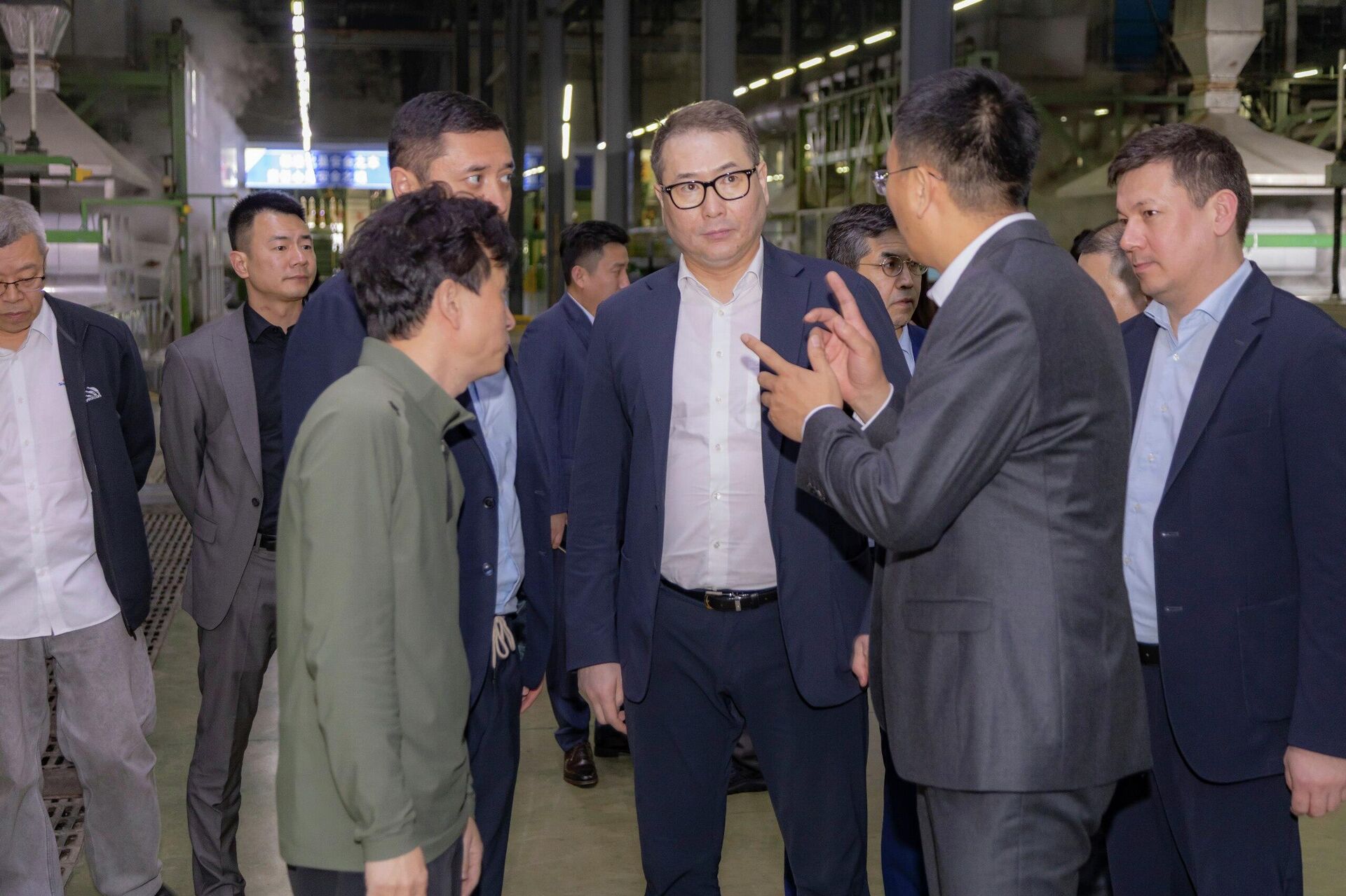 Поездка главы Минторговли и интеграции Казахстана Армана Шаккалиева в Китай - Sputnik Казахстан, 1920, 02.04.2026