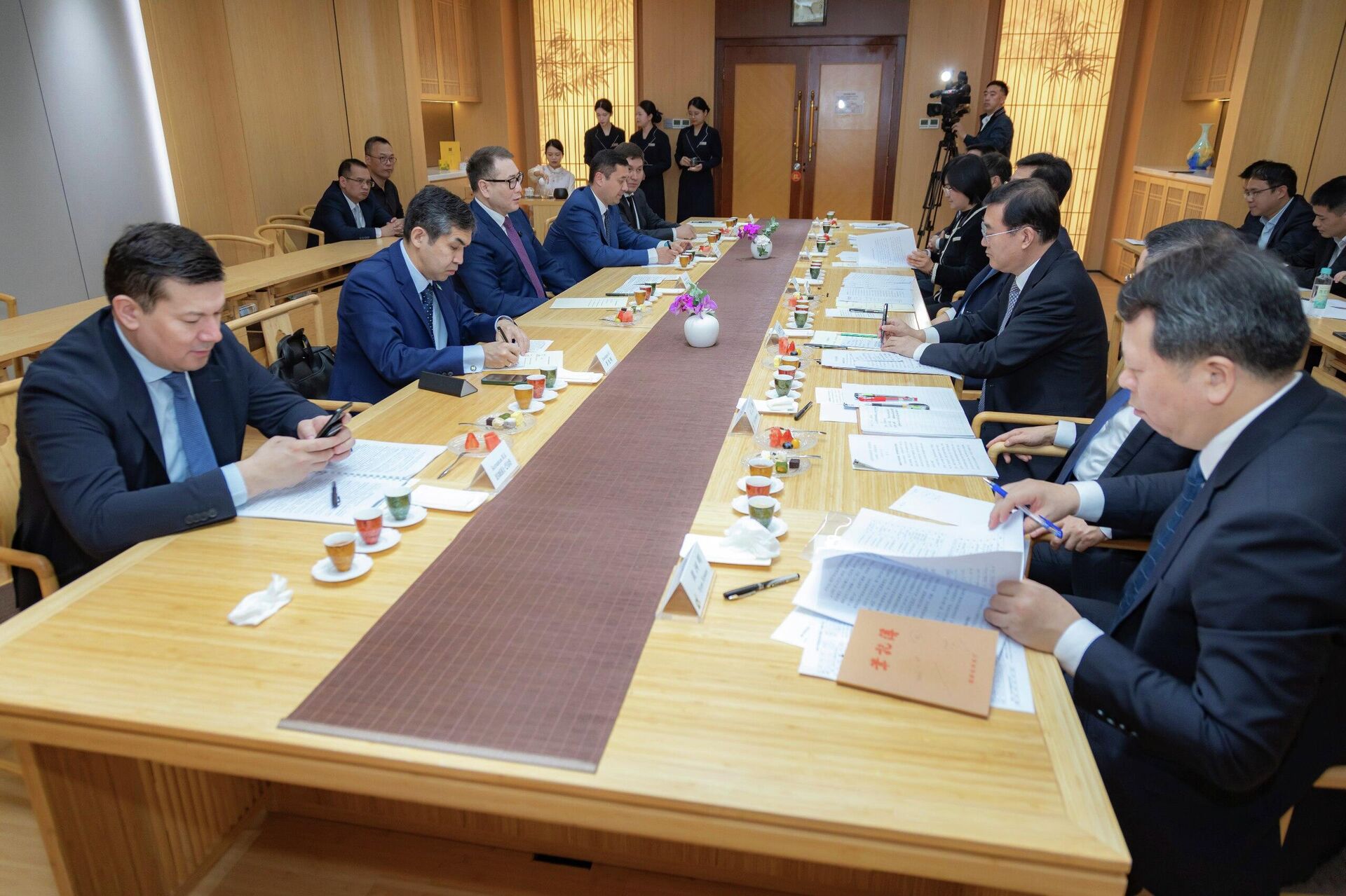 Поездка главы Минторговли и интеграции Казахстана Армана Шаккалиева в Китай - Sputnik Казахстан, 1920, 02.04.2026