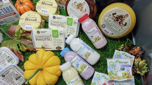 Продукция Сернурского сырзавода на агропромышленной выставке, архивное фото - Sputnik Казахстан
