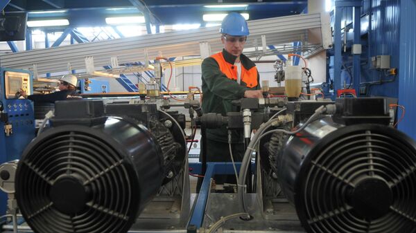 Производство сэндвич-панелей в цехе производственного комплекса, архивное фото - Sputnik Казахстан